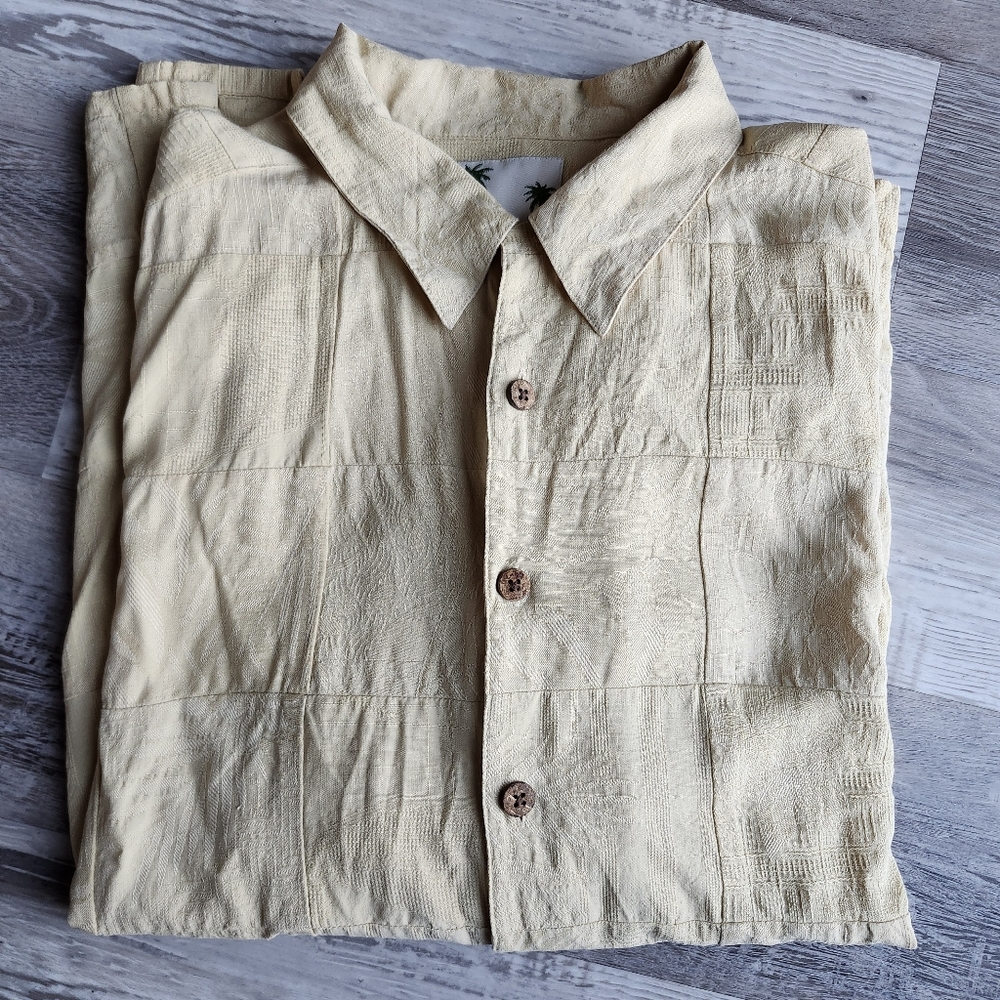 Casual Button-Down Shirt in Light Beige